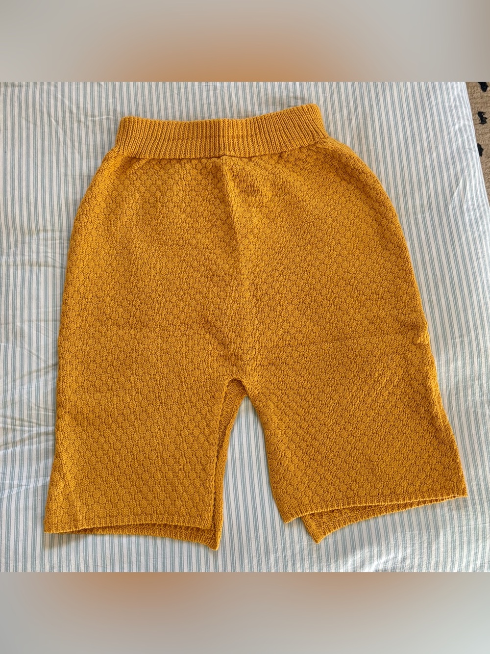 Beklina Gambit Set, Golden Rod - Picture 3 of 6
